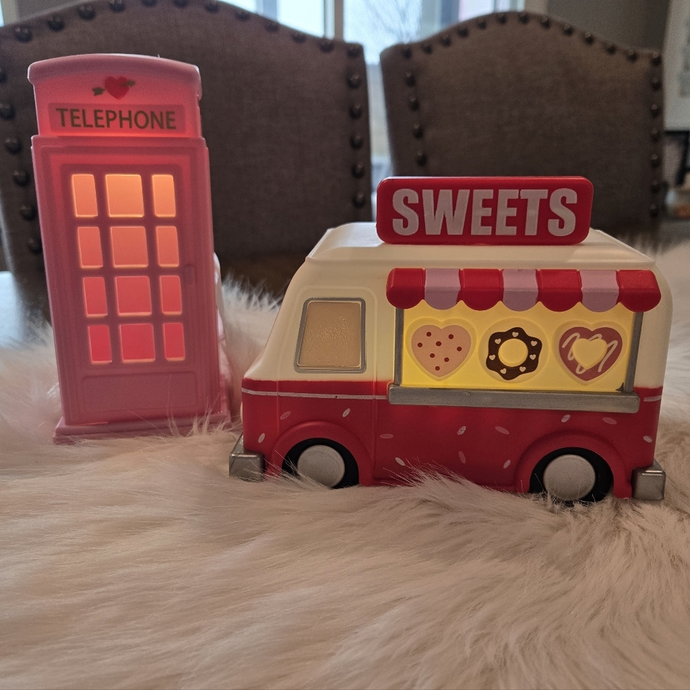 NWT 2 Light Up Valentine Day Table Decor
